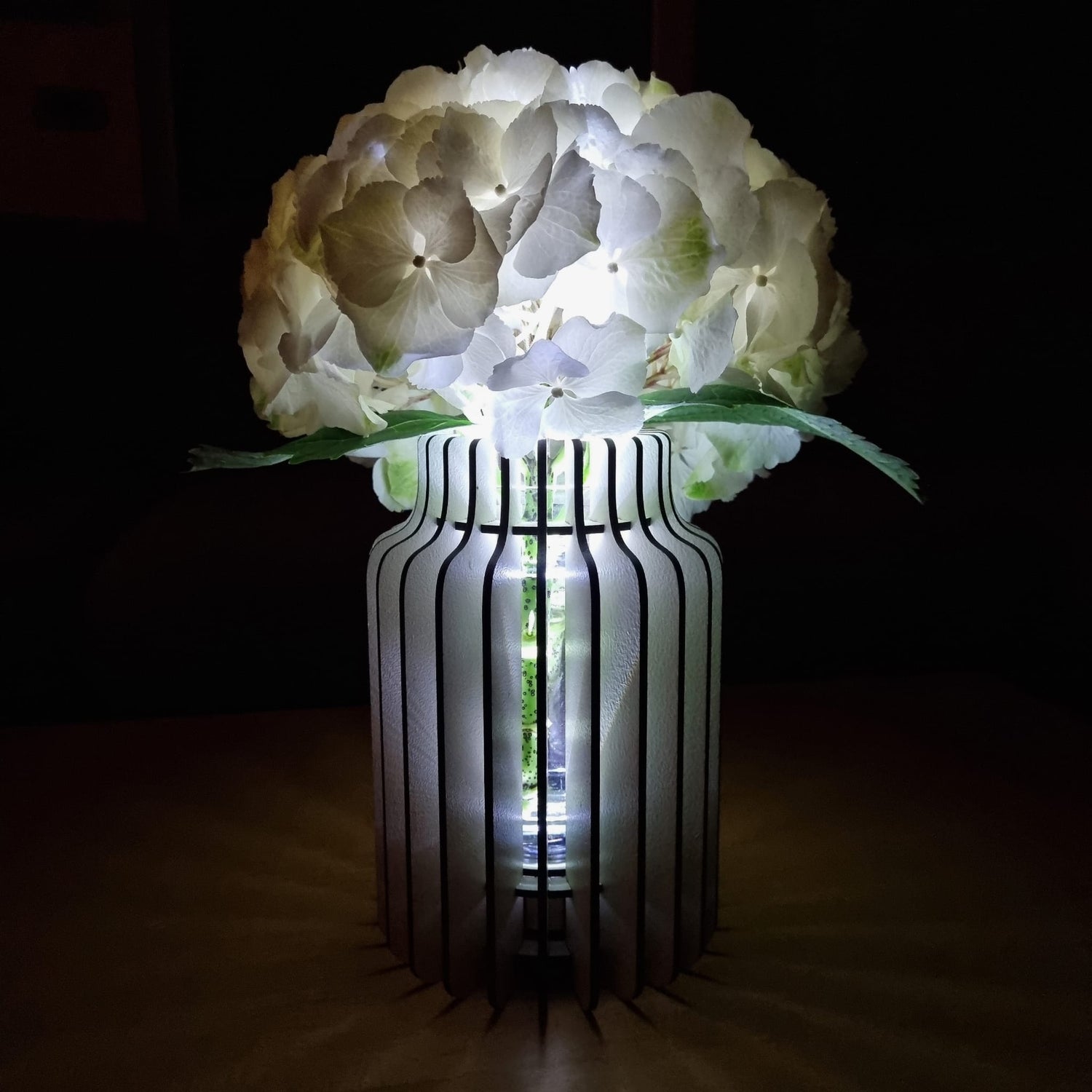 LED svetleča lesena vaza - Bottle