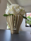 Bild in Galerie-Betrachter laden, LED svetleča lesena vaza - Flower vase