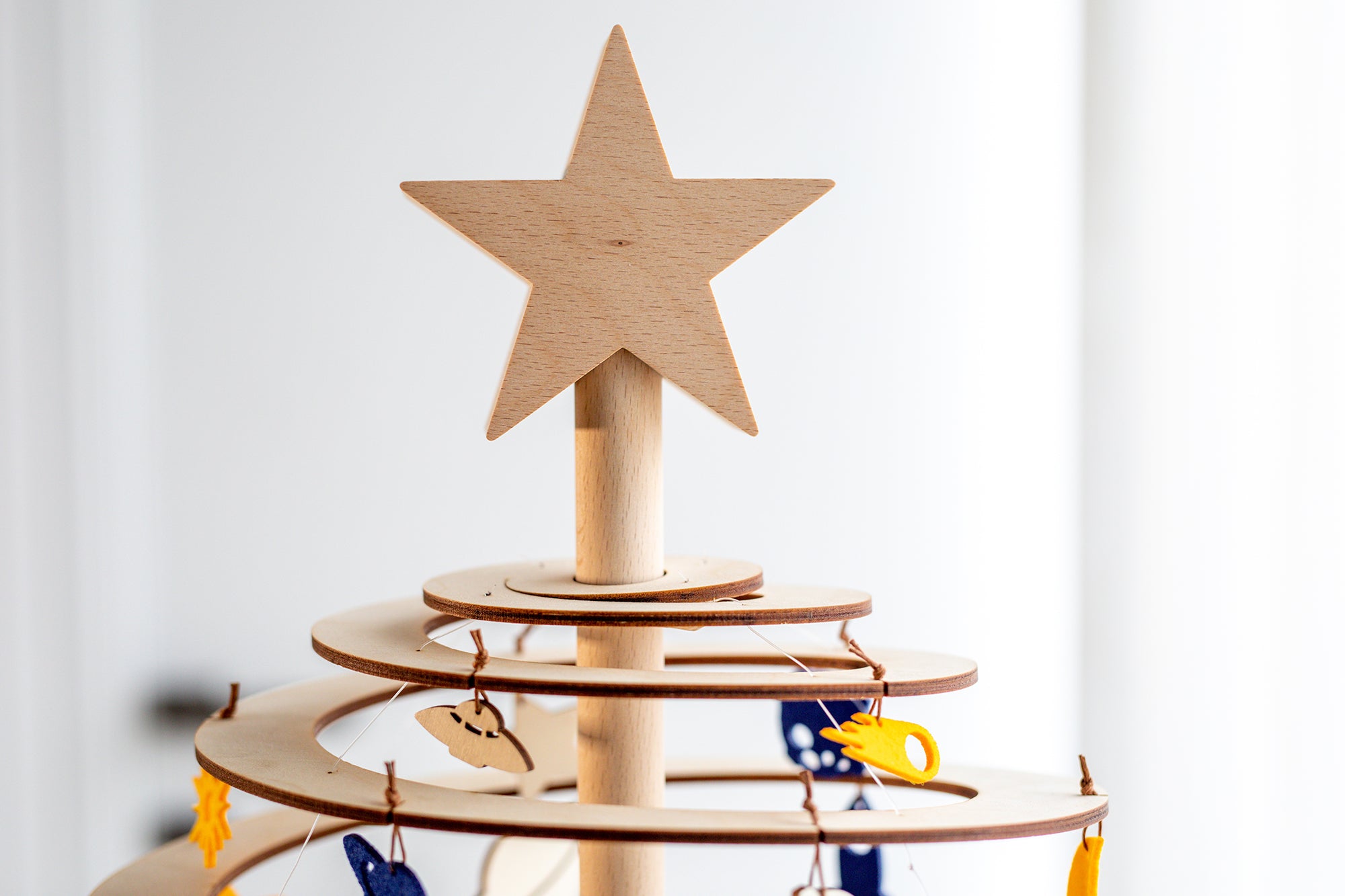 Dekorativna zvezda za božično drevo Spira