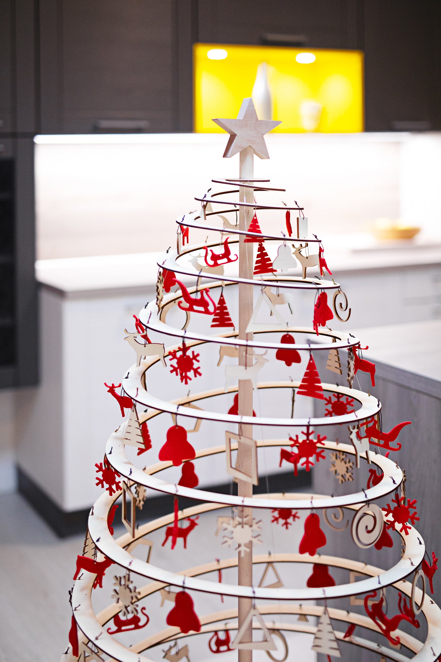 Dekorativna zvezda za božično drevo Spira