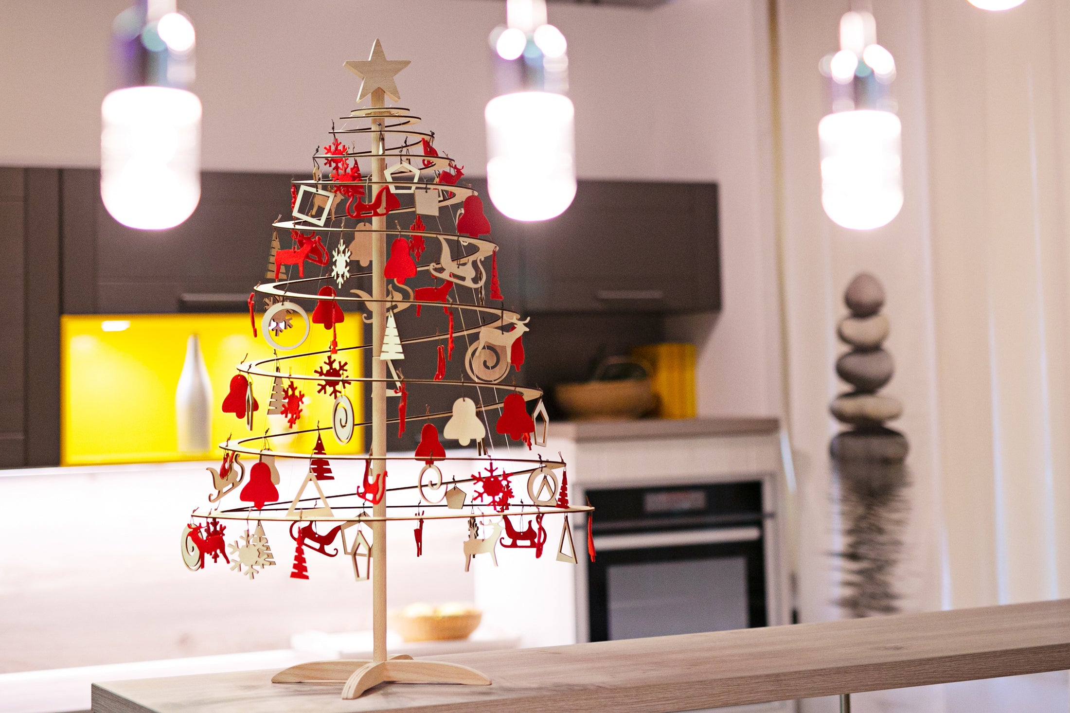 Dekorativna zvezda za božično drevo Spira