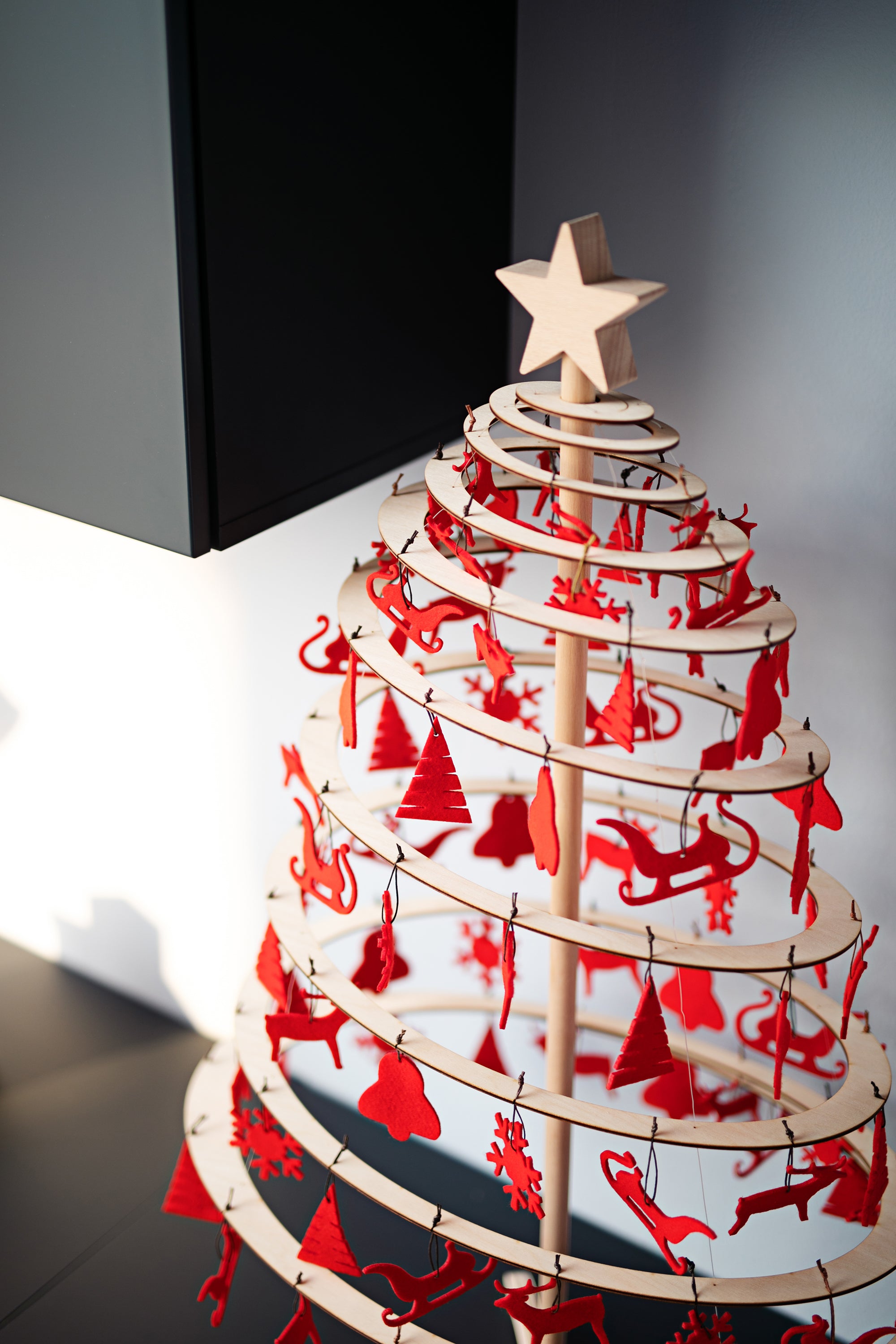 Dekorativna zvezda za božično drevo Spira