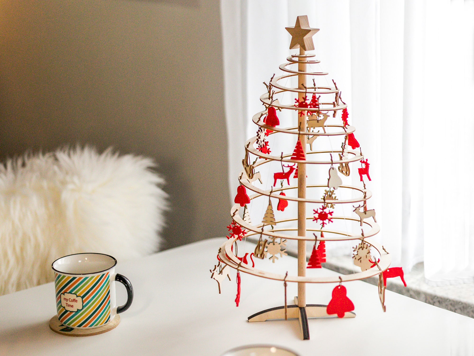 Leseno dekorativno božično drevo Spira