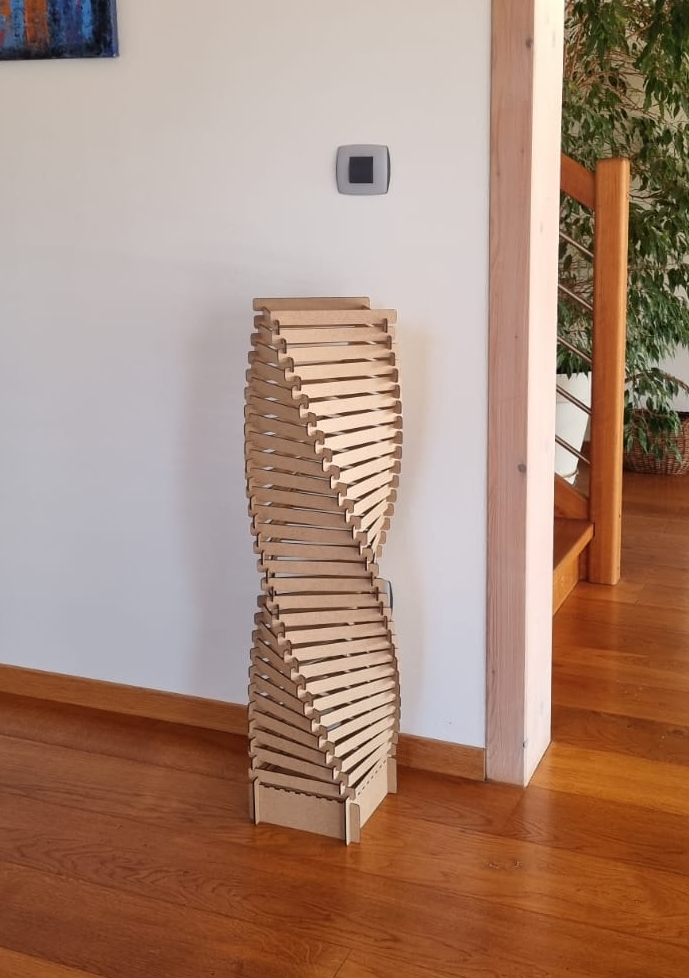 Prenosna / Talna Lesena svetilka - Floor Twister