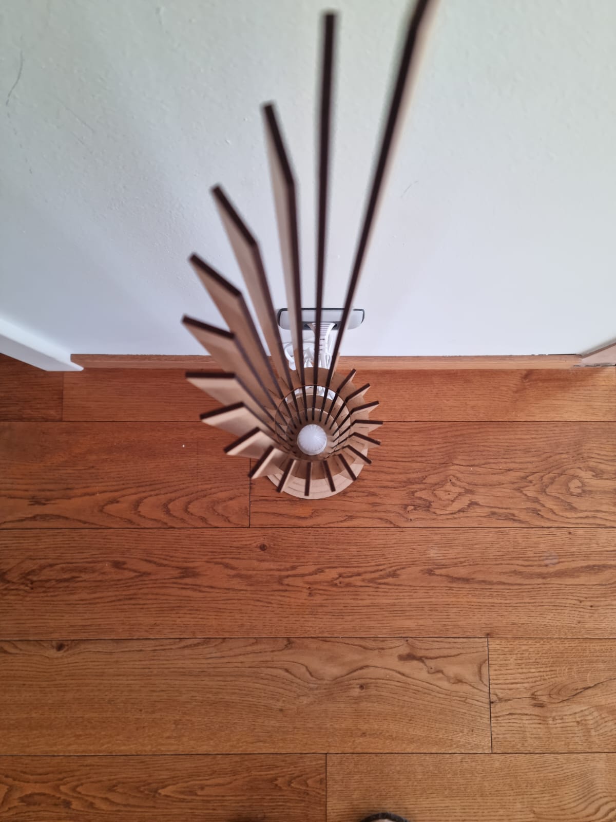 Prenosna / Talna Lesena svetilka - V3