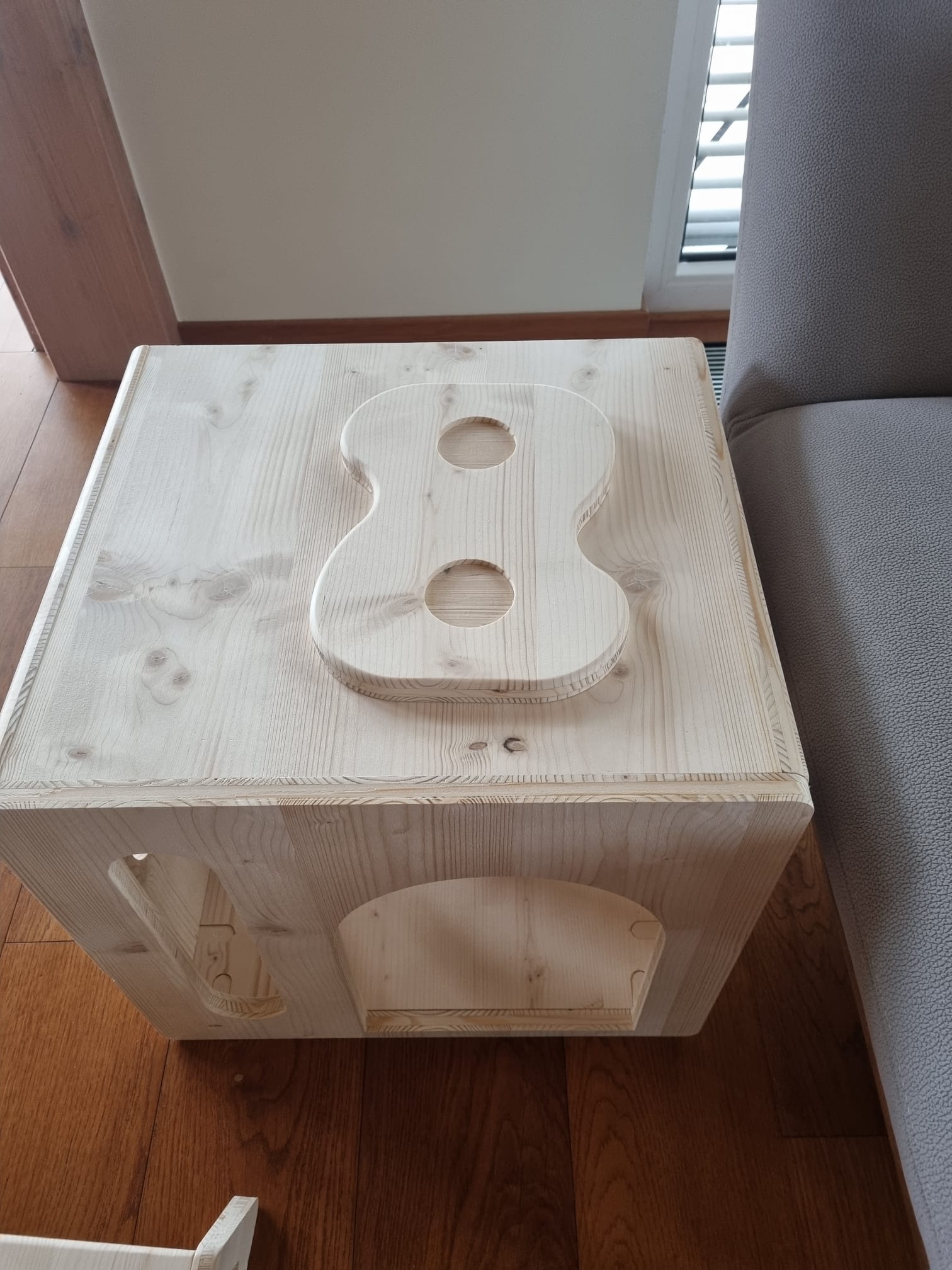 Lesen pladenj za pijačo