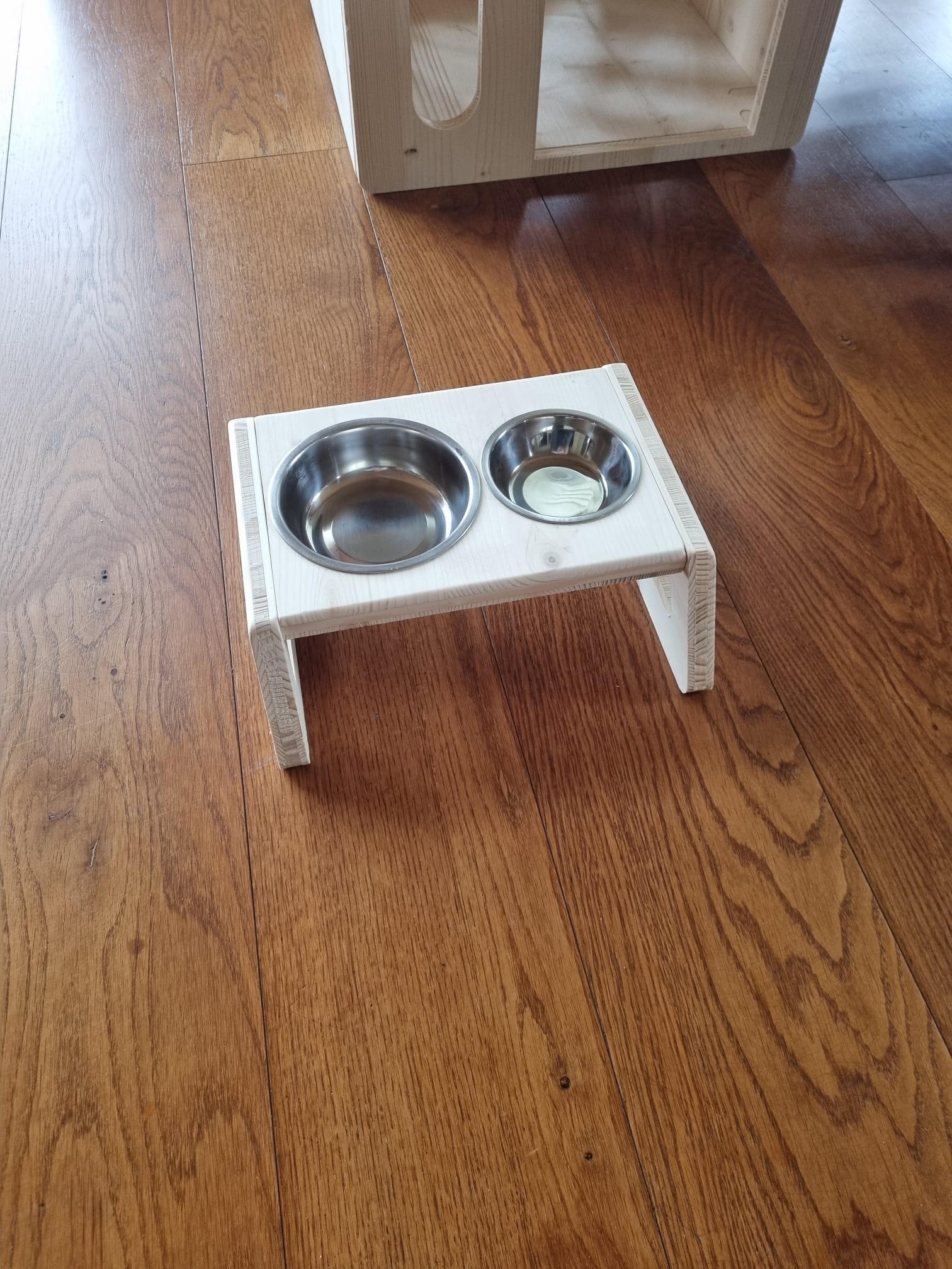 Leseno držalo za posodo