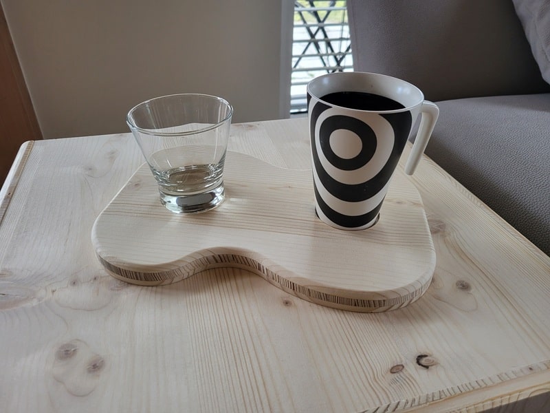 Lesen pladenj za pijačo