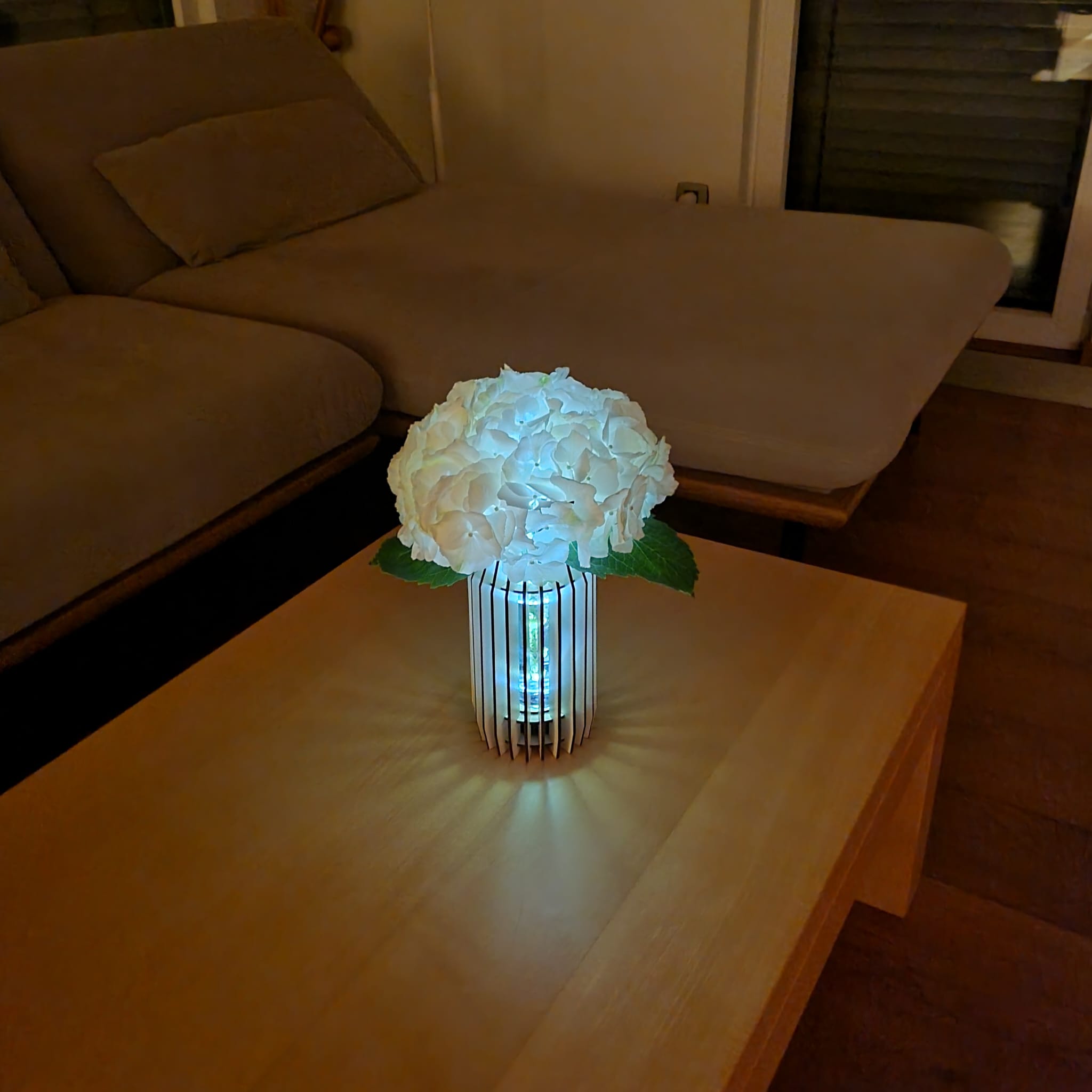 LED svetleča lesena vaza - Circular vase