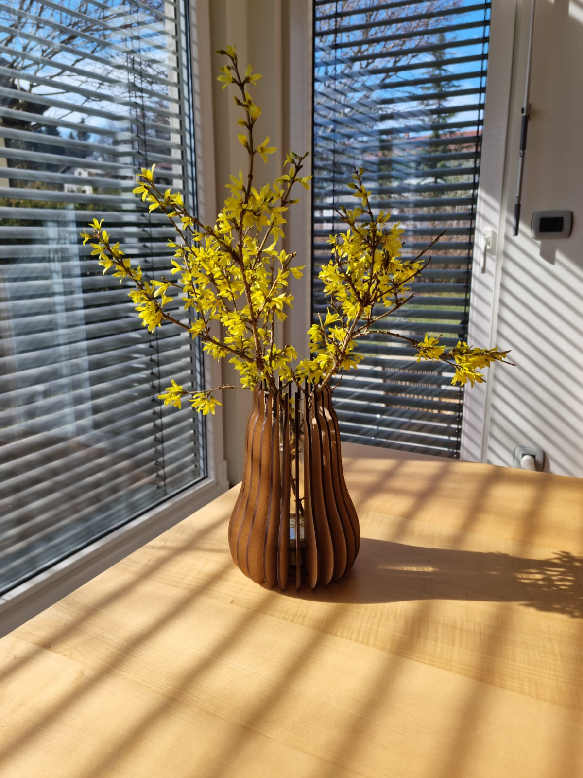 LED svetleča lesena vaza - Drop vase