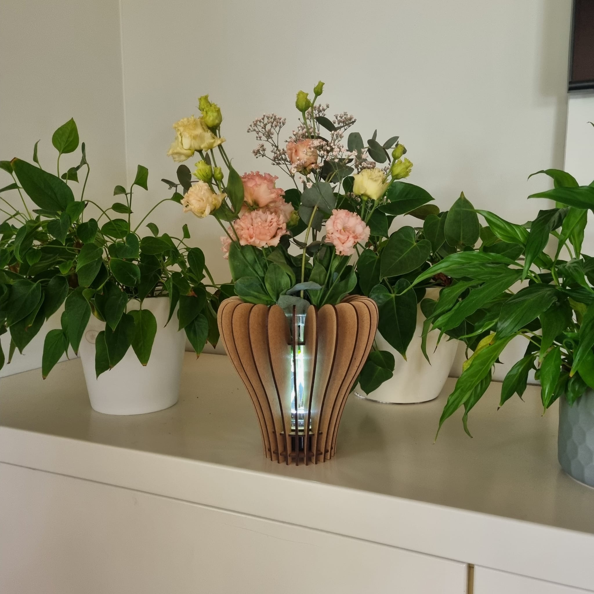 LED svetleča lesena vaza - Flower vase