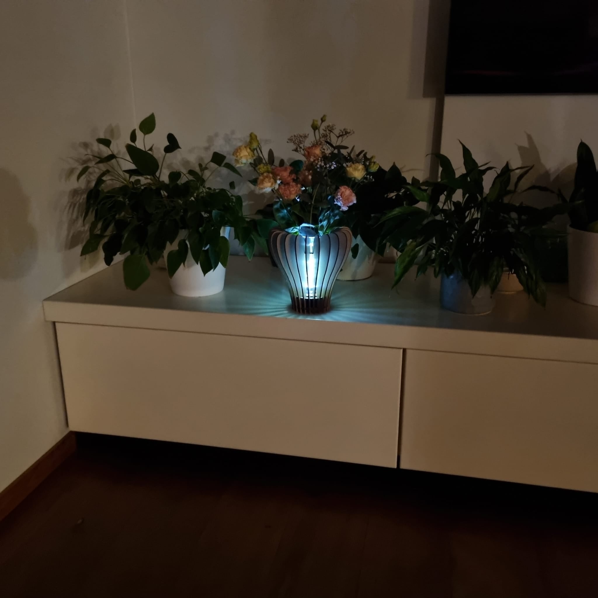 LED svetleča lesena vaza - Flower vase