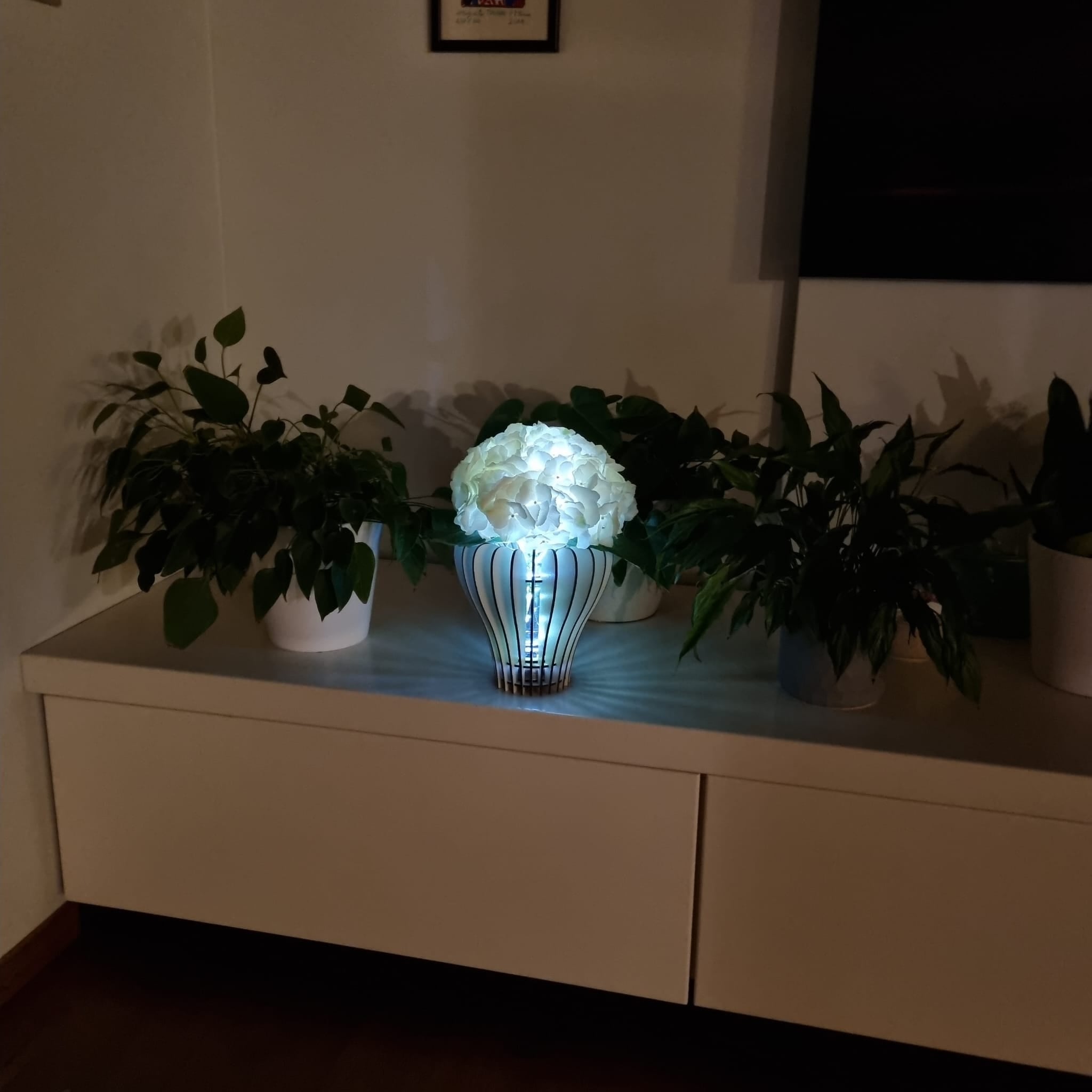 LED svetleča lesena vaza - Flower vase