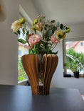Carica l'immagine nel visualizzatore della galleria, LED svetleča lesena vaza - Flower vase
